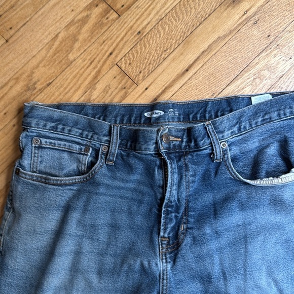 Old Navy Men’s 36x30 Distressed Straight Fit Jeans Medium Wash - Picture 3 of 12